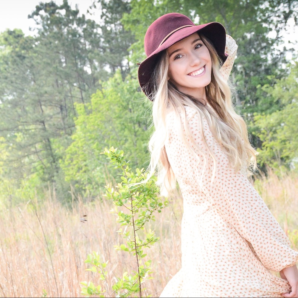 Meet your Posher, Alexis